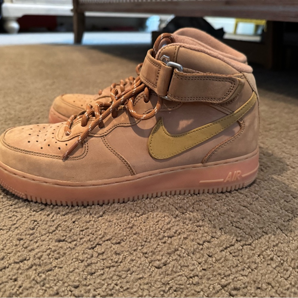 Nike Air Force 1 Mid '07
Men's Shoes Size 9